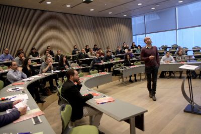 Los académicos Víctor Pérez y Sergio Celis explican que desde la Cátedra seguirán "reflexionando sobre temas atingentes para la universidad pública, tales como la libertad de pensamiento y expresión".